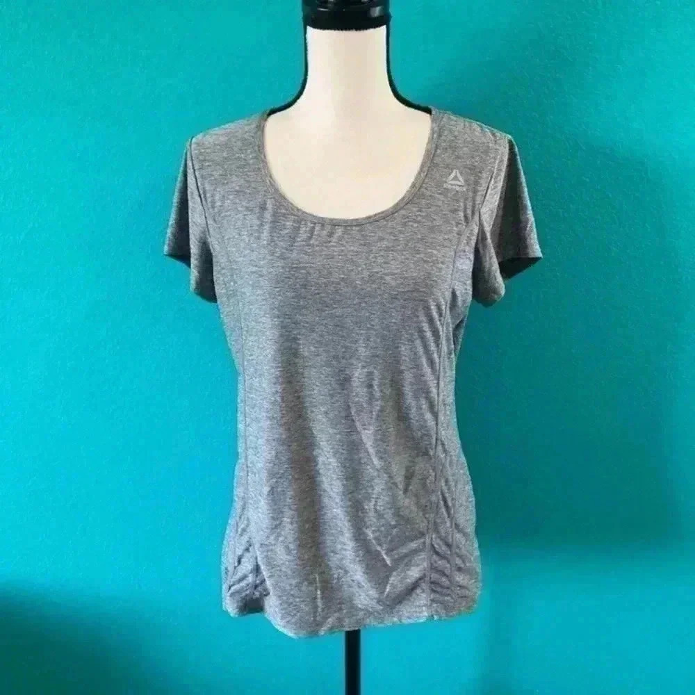 ⭐️ Reebok grey athletic top in size large